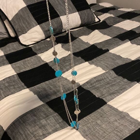 NWT paparazzi necklaces with matching earrings  - Picture 5 of 5